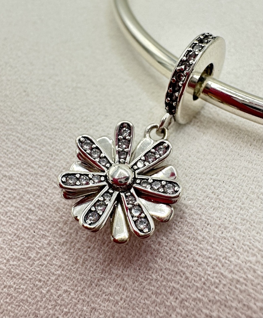Parlayan Papatya Çiçeği Sallantılı Gümüş Charm